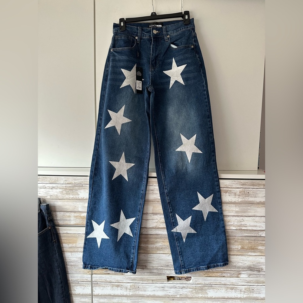 ✨ Fashion Nova “A Star Is Rising” Baggy Stretch Jeans – Size 3 – NWT